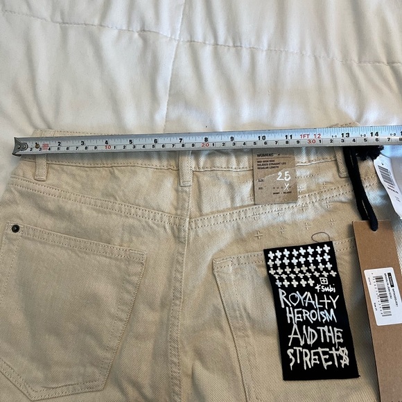 Ksubi
Brooklyn Mid High Rise Relaxed Straight Leg, Cream Size 25 - Picture 14 of 17